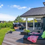 3 Bedroom Lovely In Feriehus *